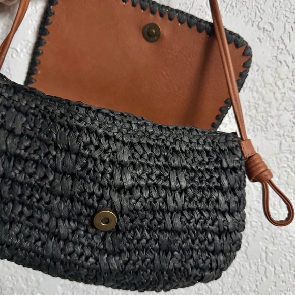 Universal Thread Straw Flap Knotted Crossbody Bag - Brown/Black - Picture 5 of 6
